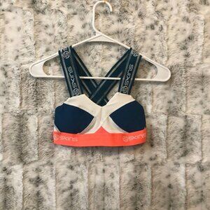 SKINS DNAmic Women sport bra training yoga running gym casual hiking sz XS